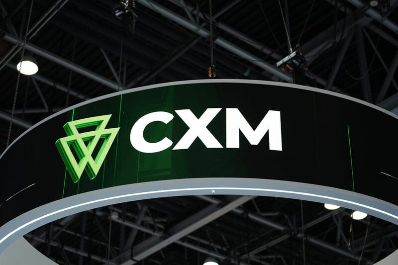Logo CXM pada header booth pameran